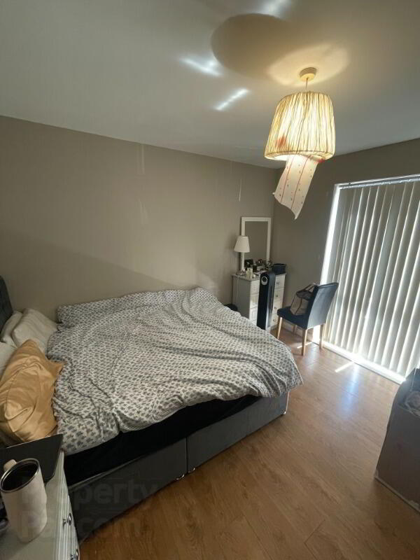 Apt 7 Ivy House, 1 Walnut Street 7 of 10