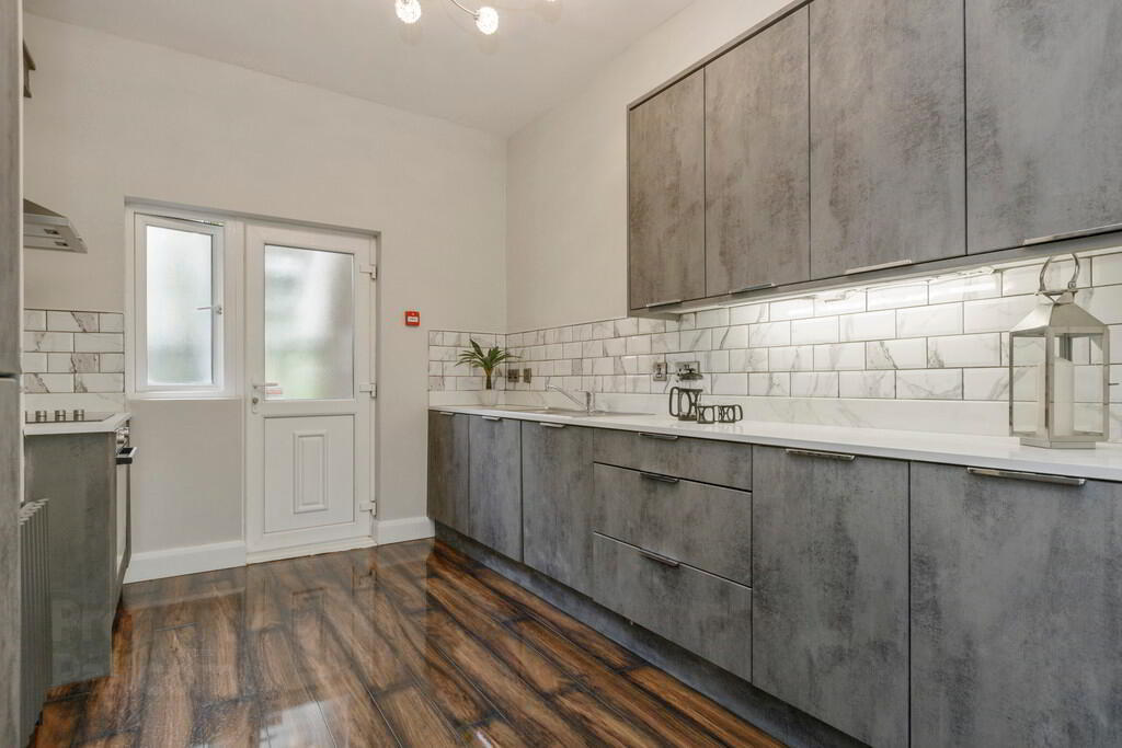 2, 85 South Parade 5 of 12