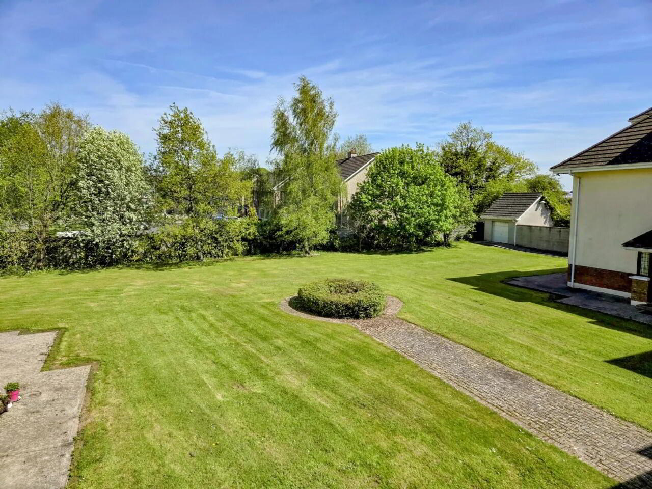 6b Hazelwood Court 3 of 19
