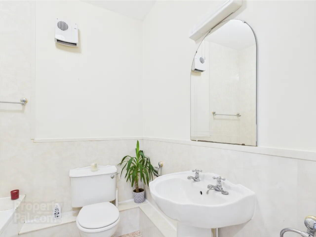 6b Hazelwood Court 13 of 19