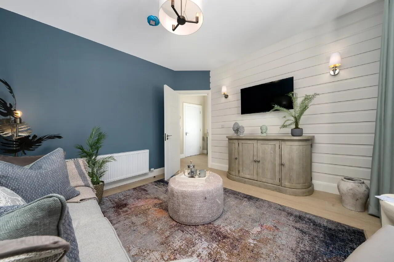 Gilson Avenue 6 of 29