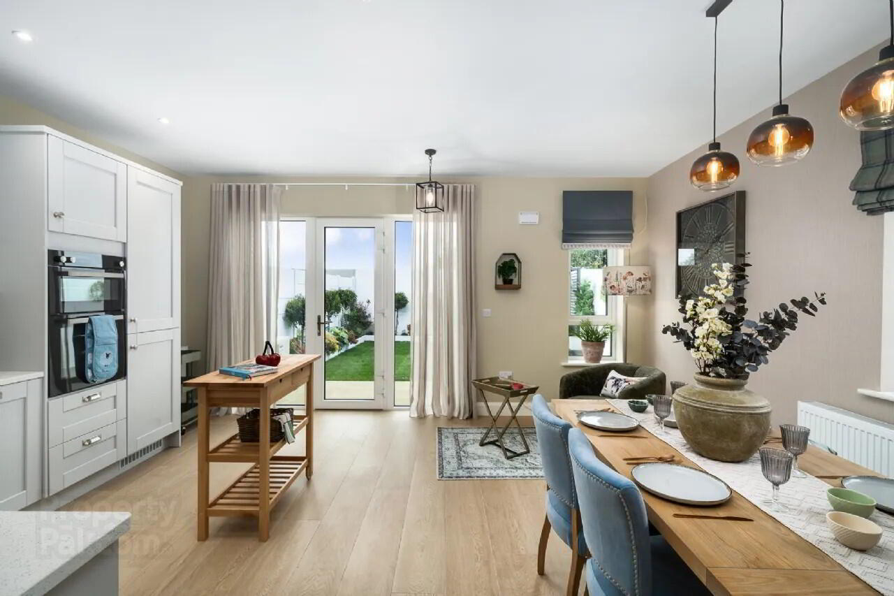 Gilson Avenue 8 of 29