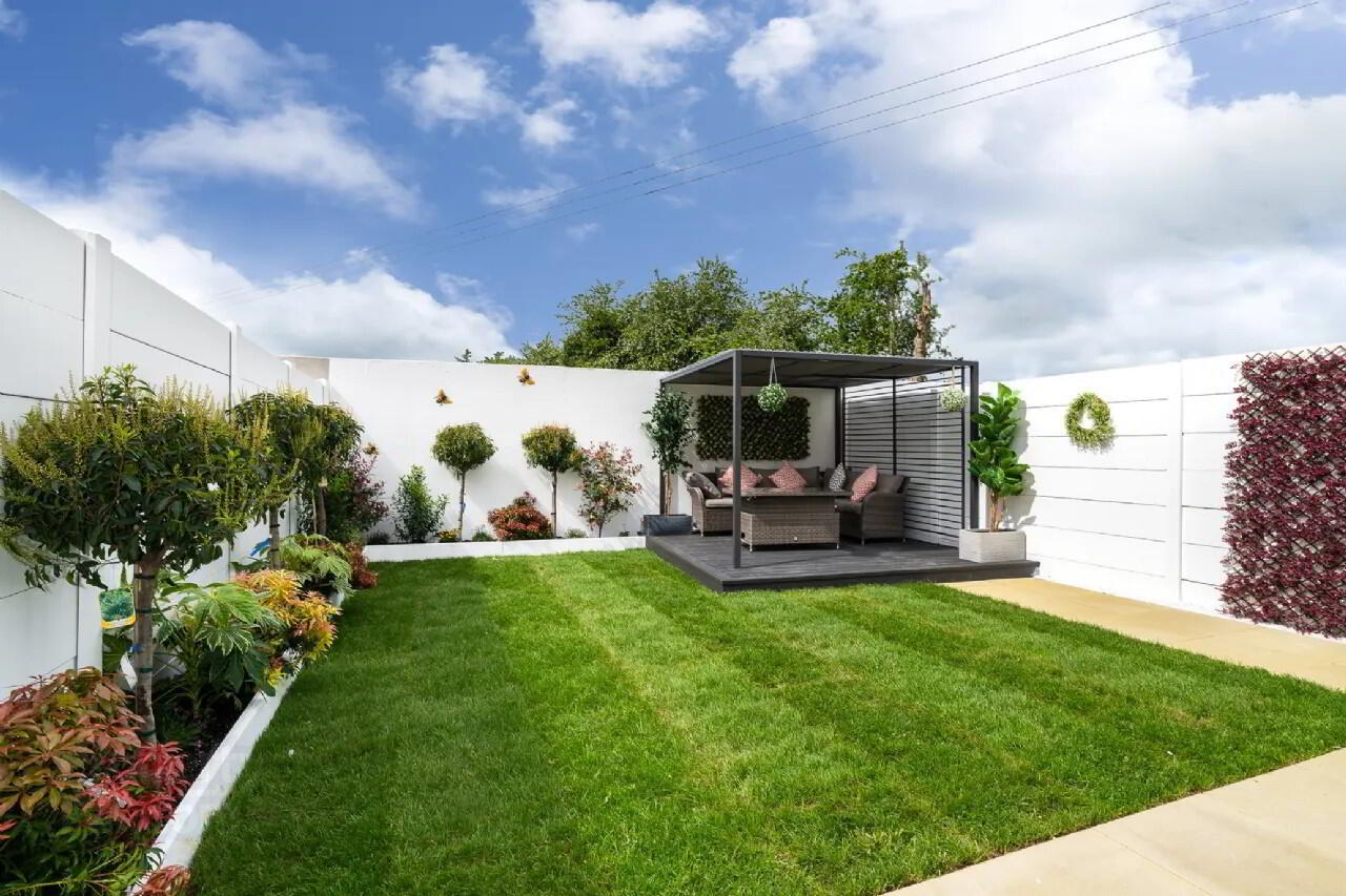 Gilson Avenue 25 of 29