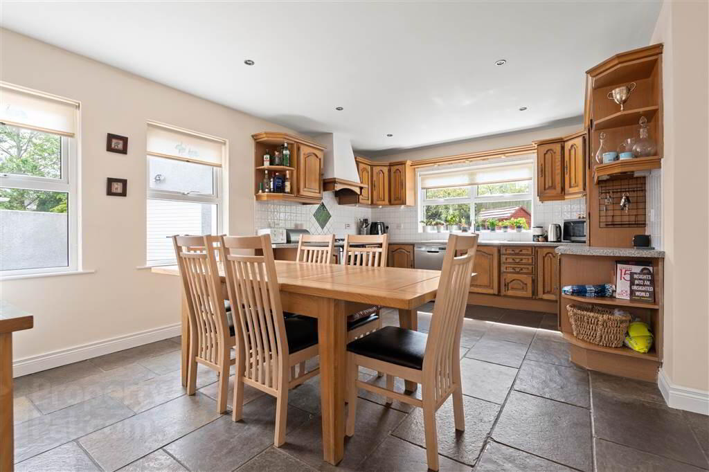 8 Woodcroft Rise 11 of 47