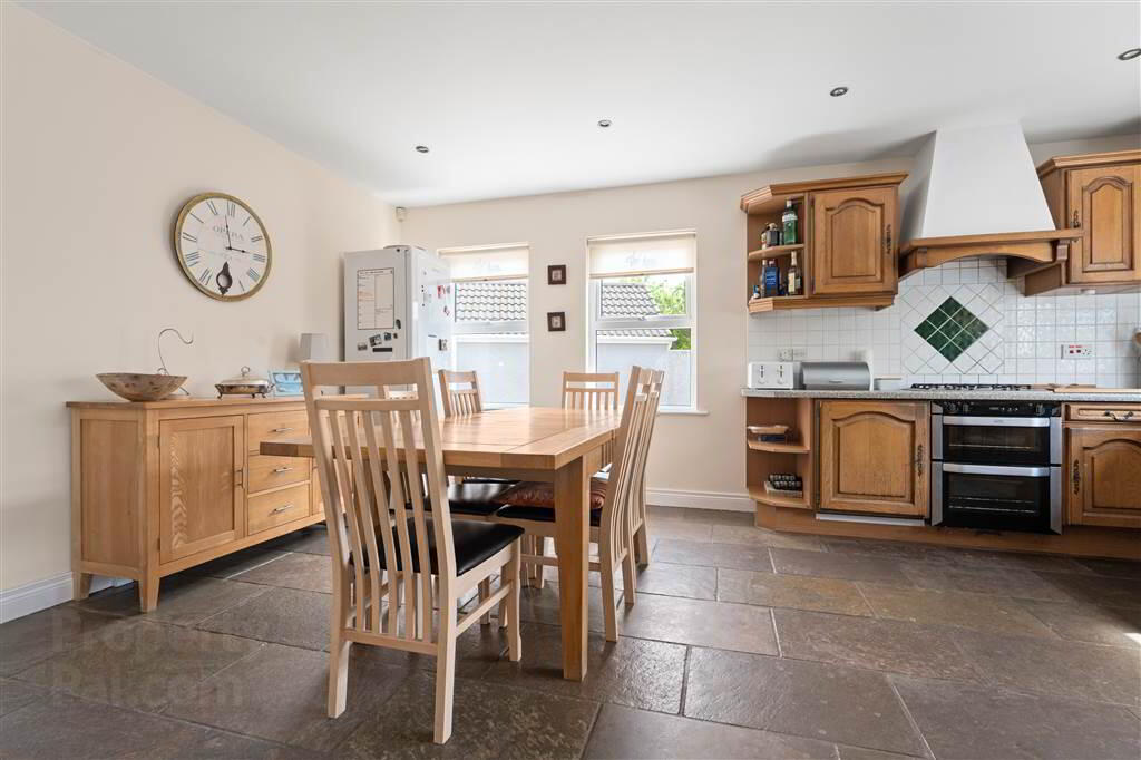 8 Woodcroft Rise 14 of 47