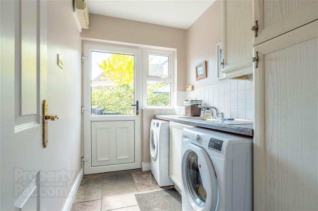 8 Woodcroft Rise 17 of 47