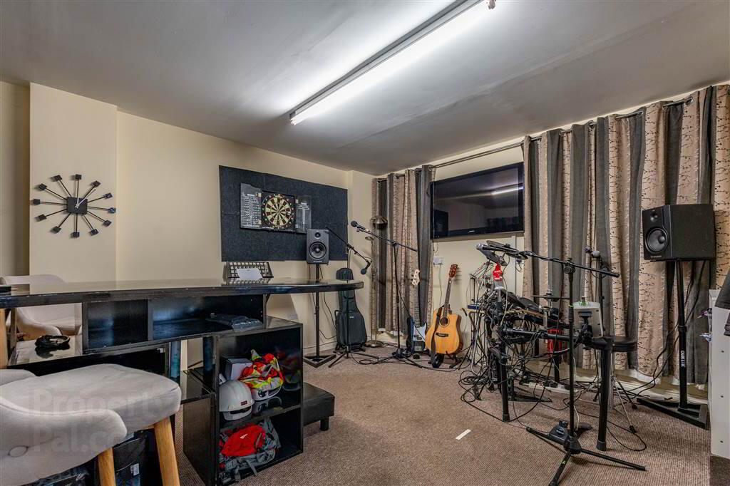 8 Woodcroft Rise 43 of 47