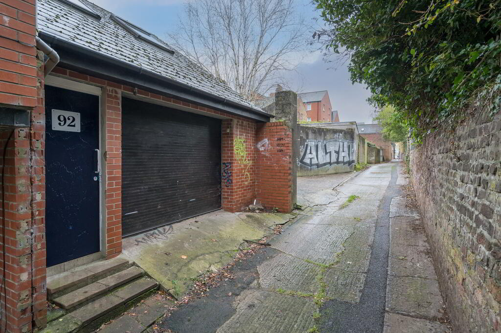 The Mews, Eglantine Avenue 1 of 10