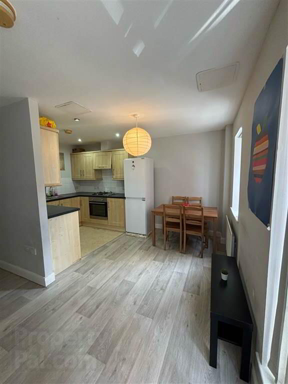 211 College Court Central 4 of 9