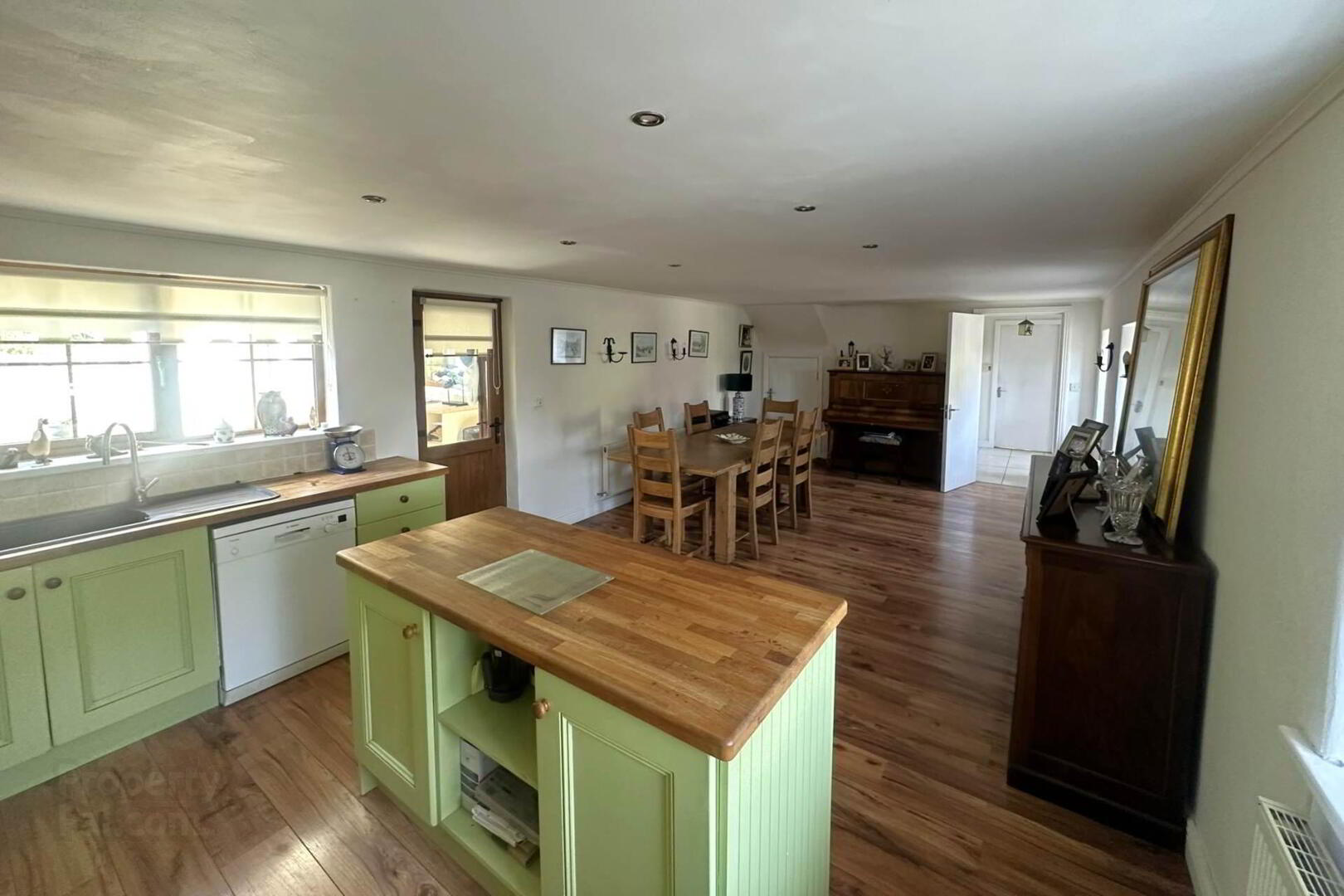 Myrtle Cottage 10 of 21