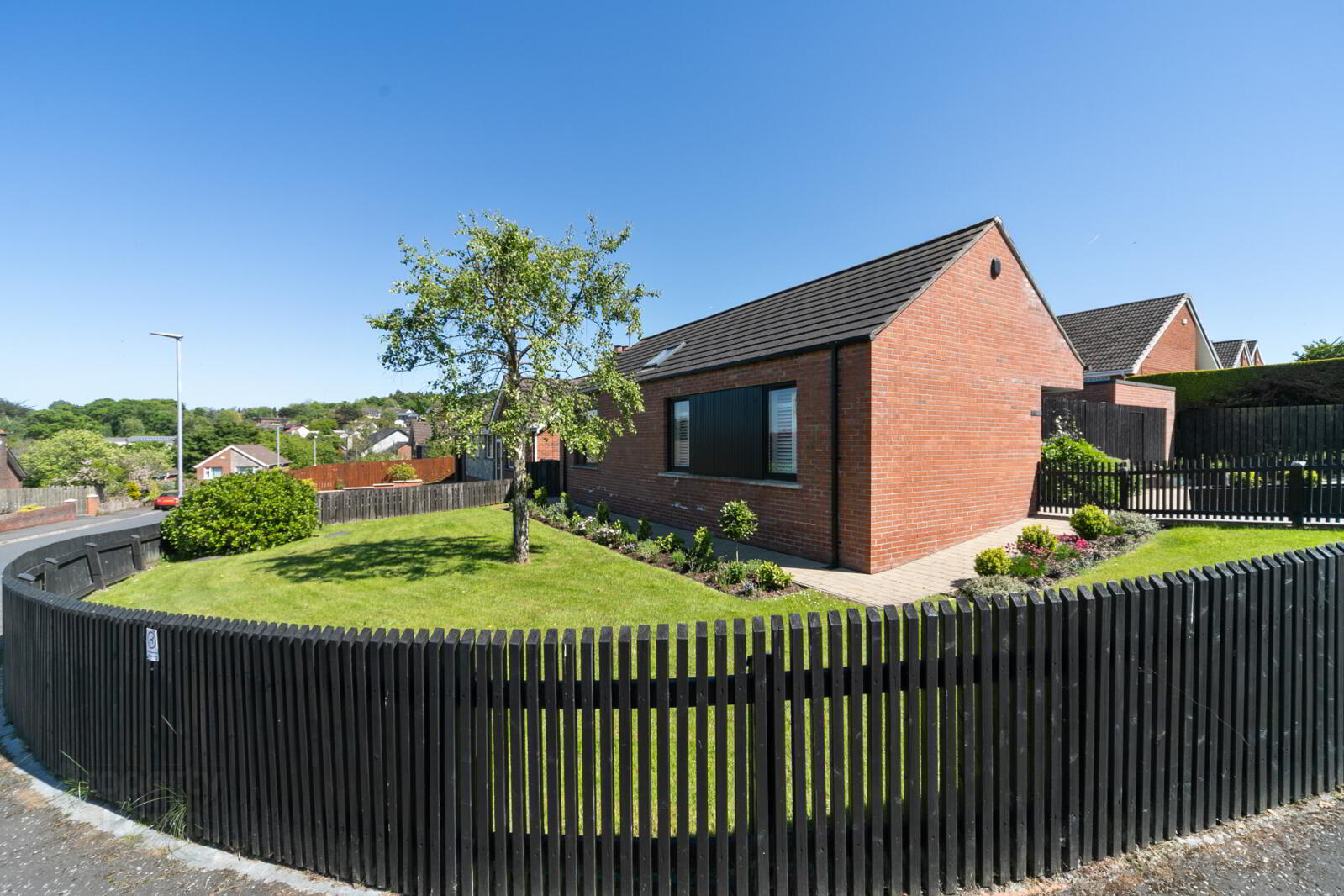 2a Glenview Avenue 1 of 35