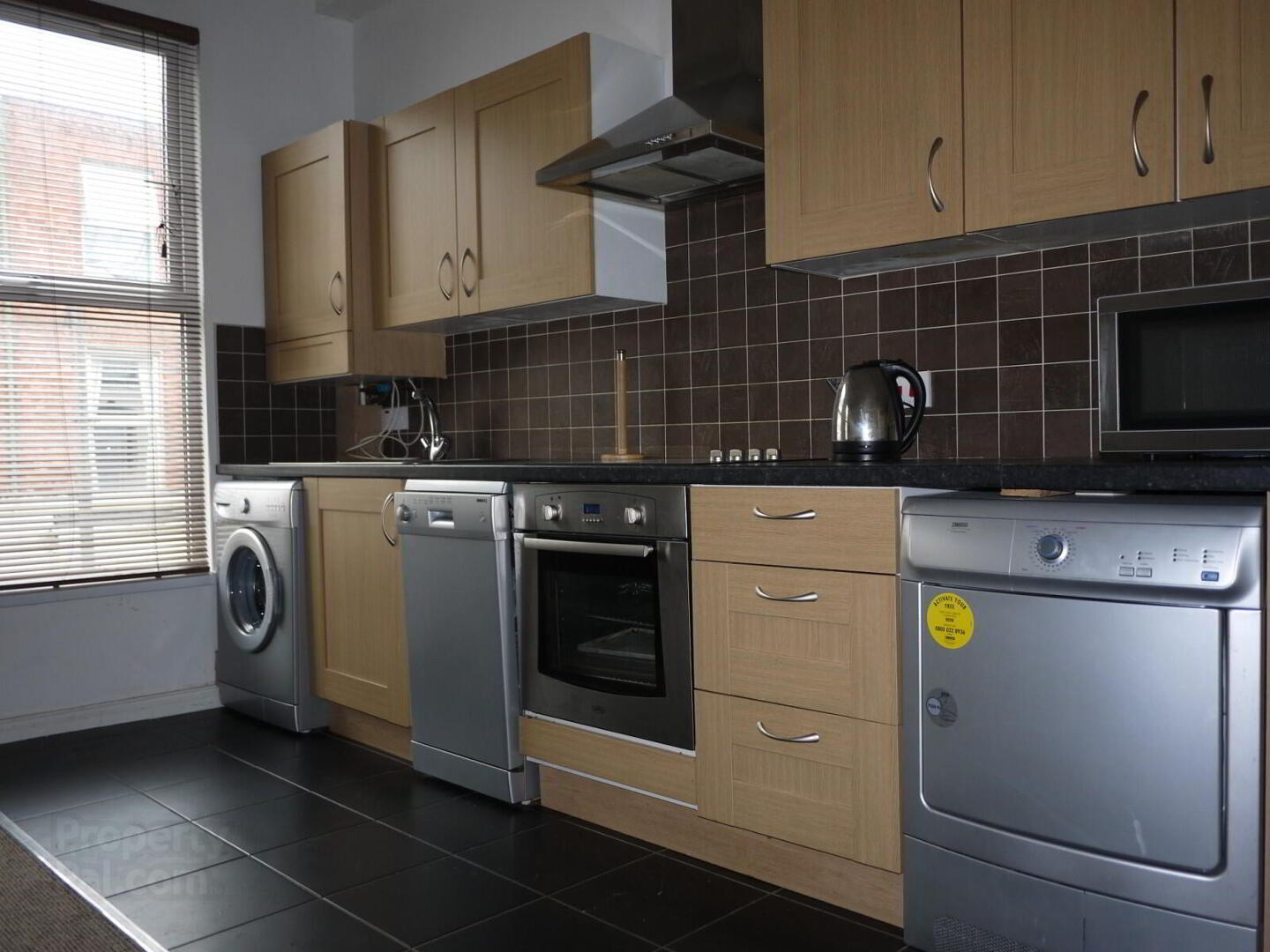 Apt 2, 10 Dunluce Avenue 3 of 6