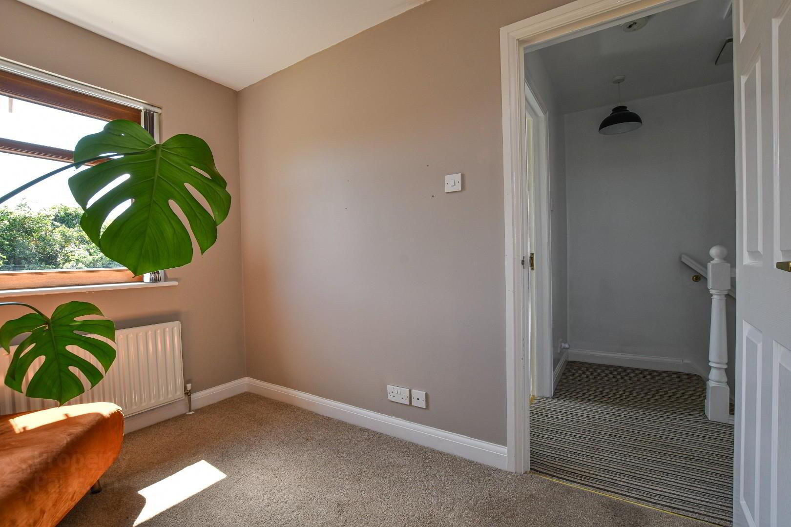 51 Stonebridge Gardens 44 of 46
