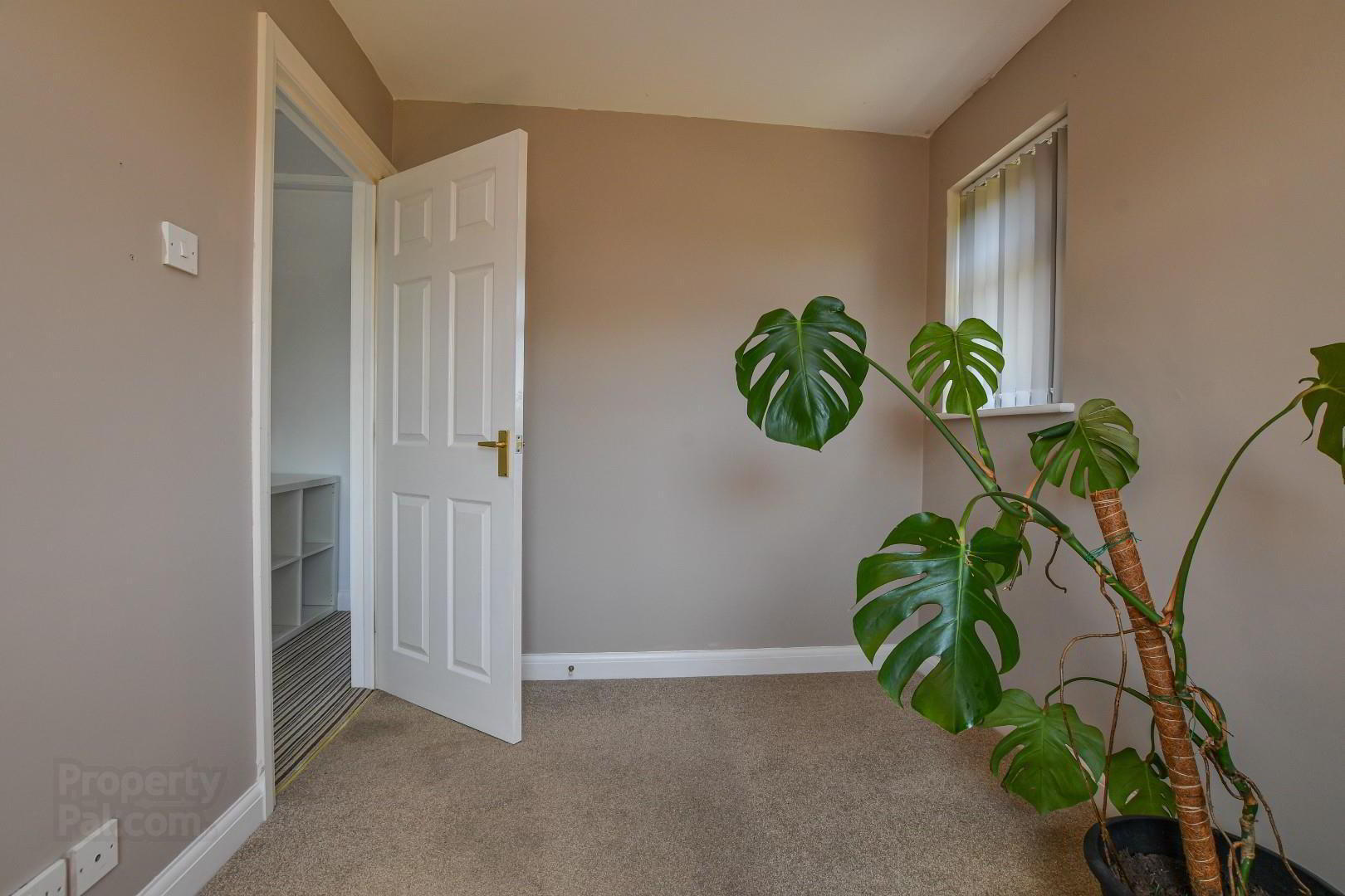 51 Stonebridge Gardens 43 of 46