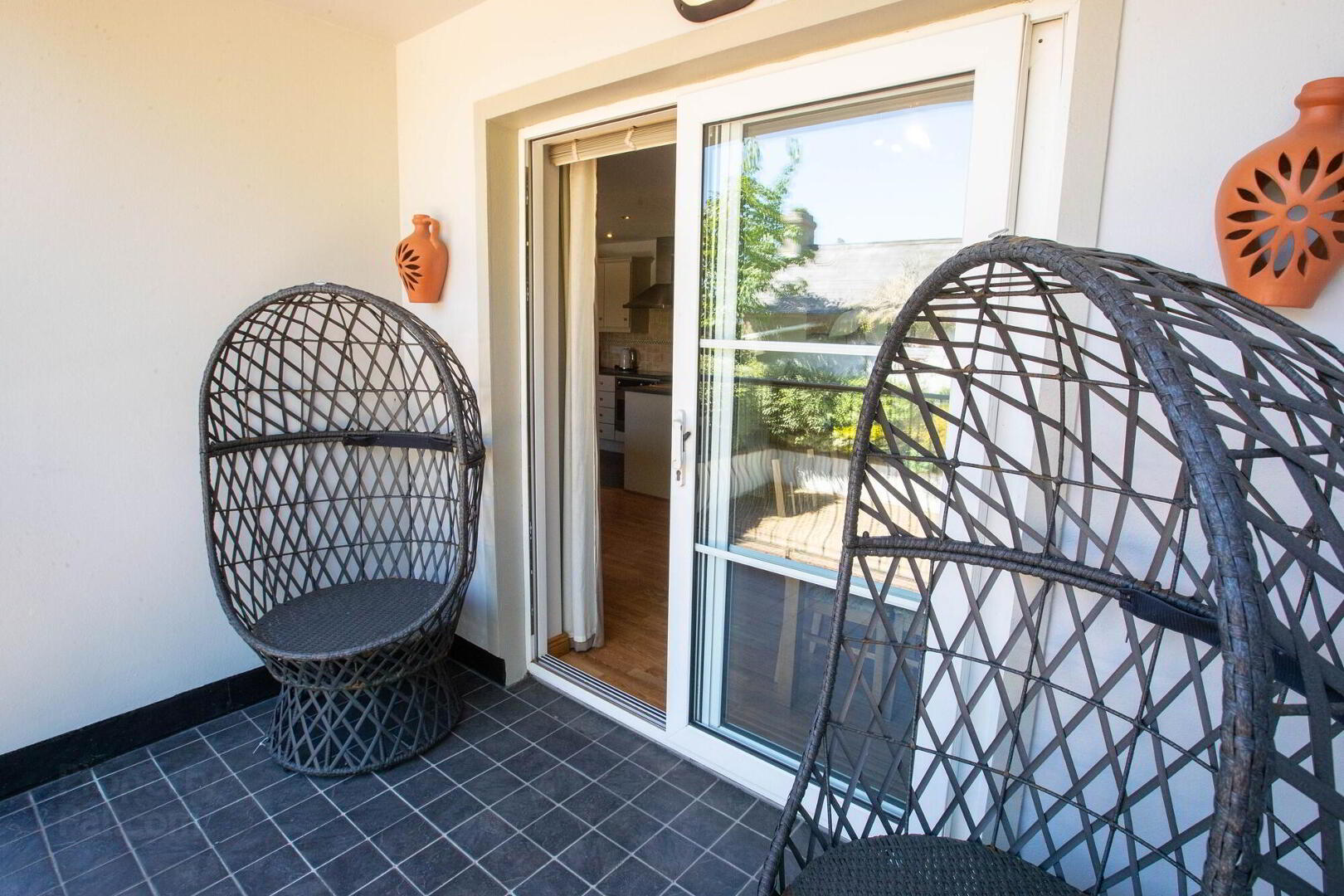 3 Apiary Court 11 of 27