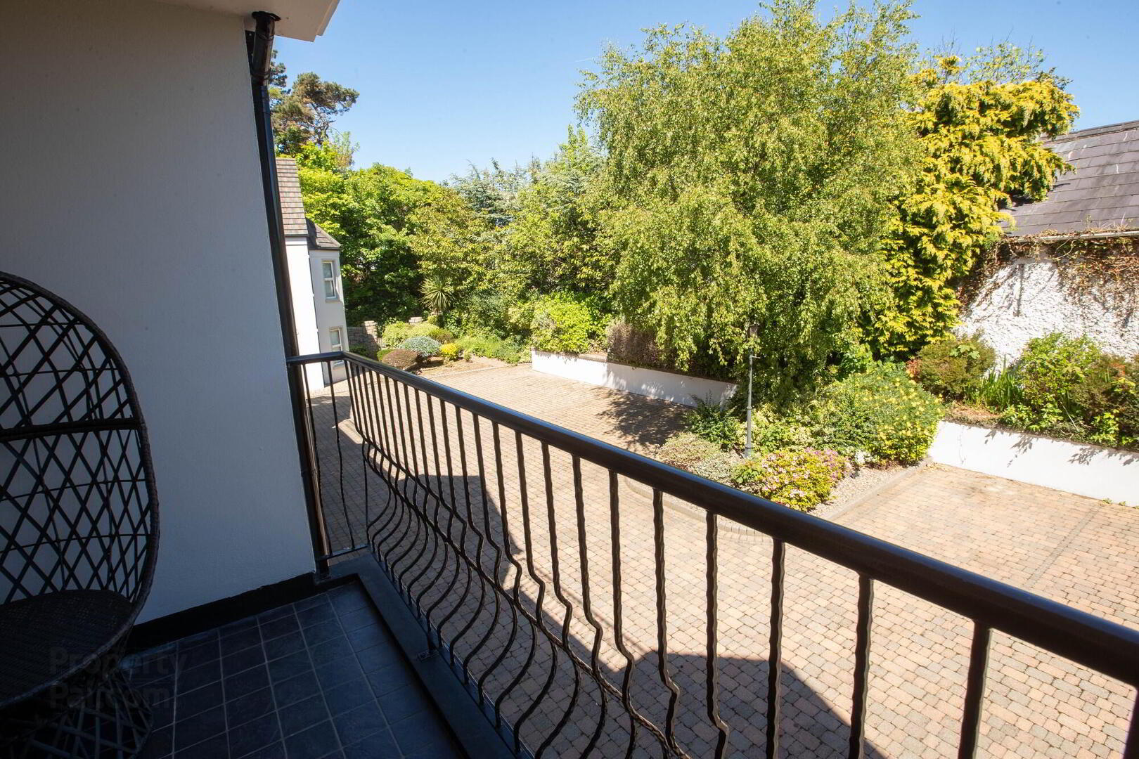 3 Apiary Court 12 of 27