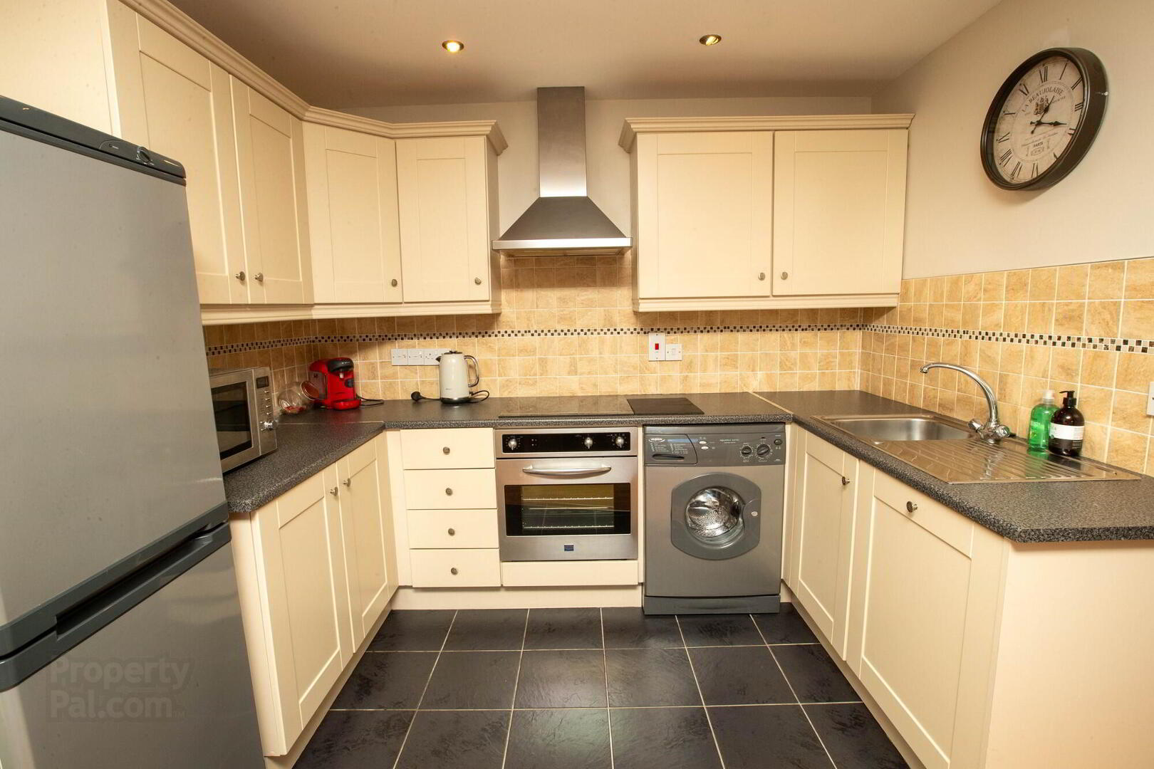 3 Apiary Court 16 of 27
