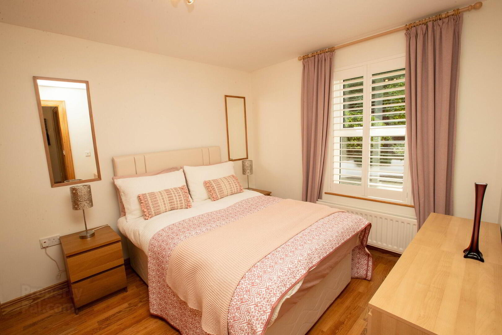 3 Apiary Court 18 of 27