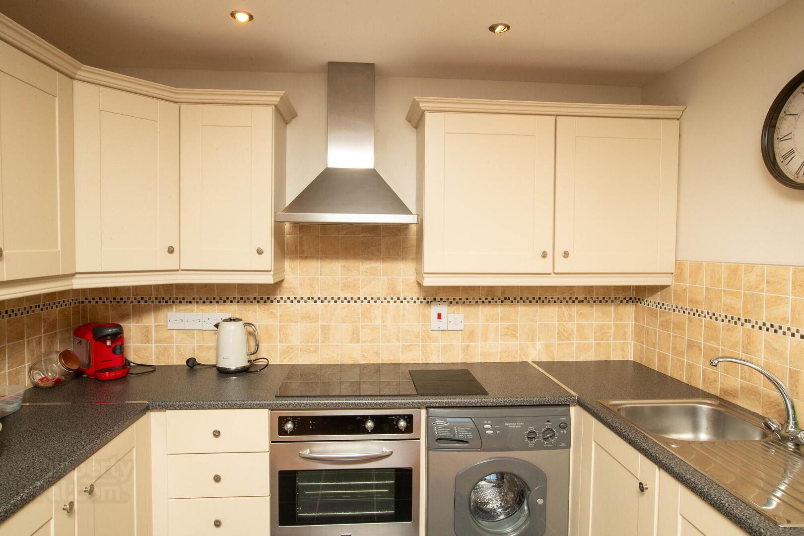 3 Apiary Court 17 of 27