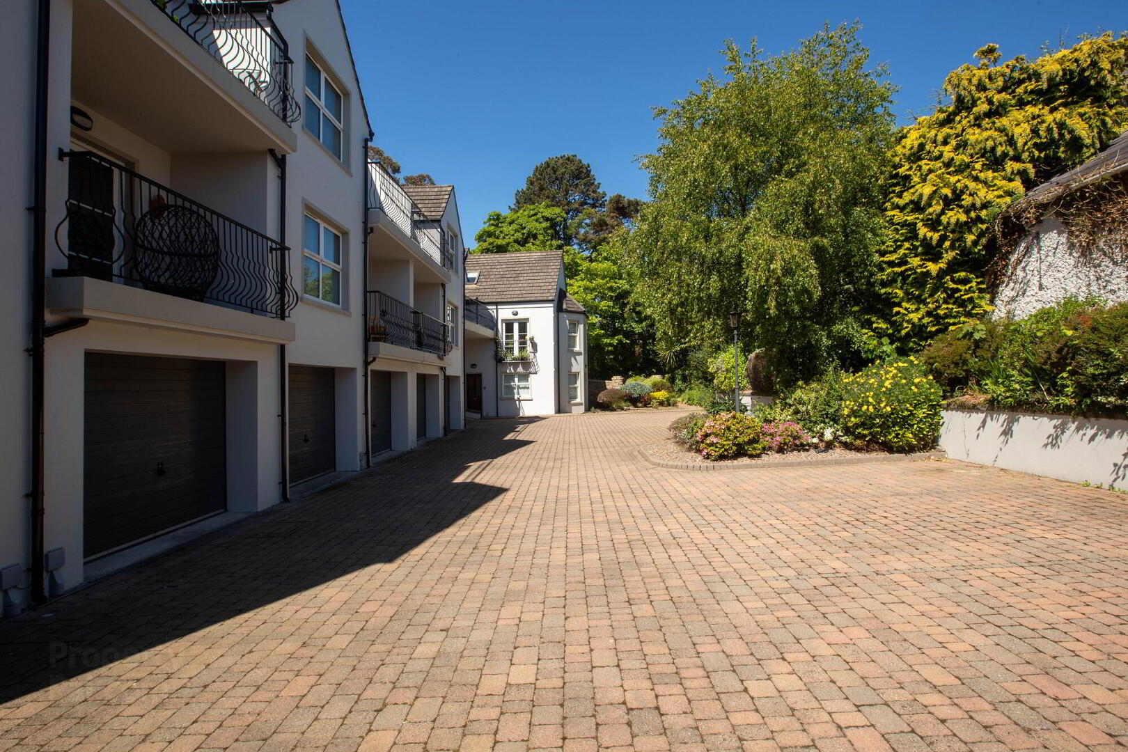 3 Apiary Court 26 of 27