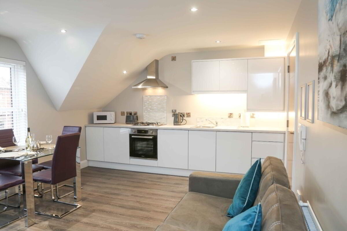Apt 5, 61 Eglantine Avenue 1 of 8