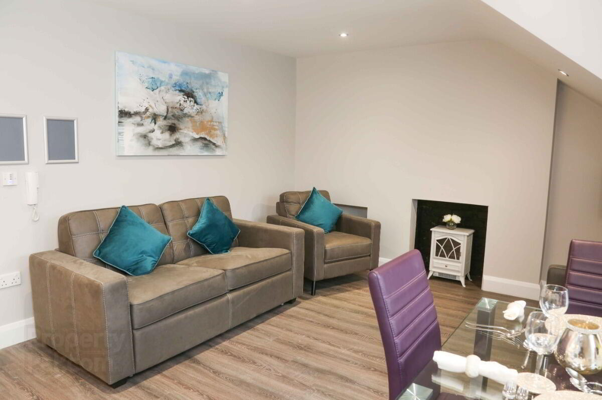 Apt 5, 61 Eglantine Avenue 5 of 8