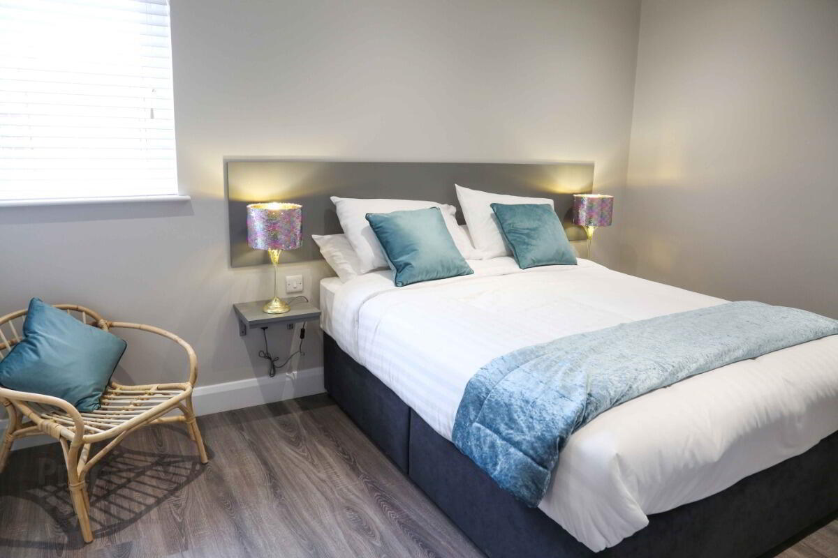 Apt 5, 61 Eglantine Avenue 7 of 8
