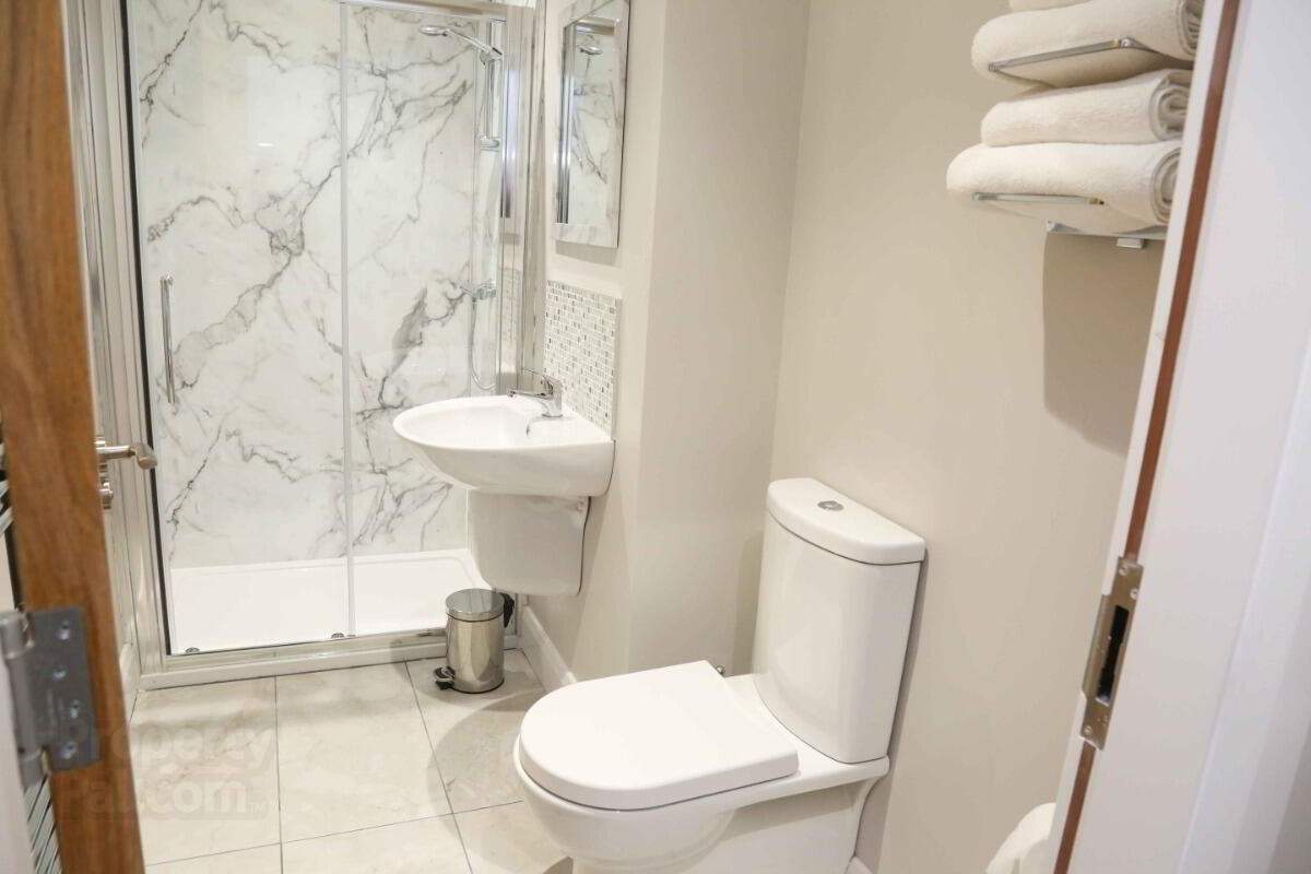 Apt 5, 61 Eglantine Avenue 8 of 8