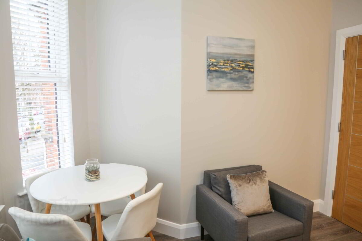Apt 4, 61 Eglantine Avenue 4 of 11