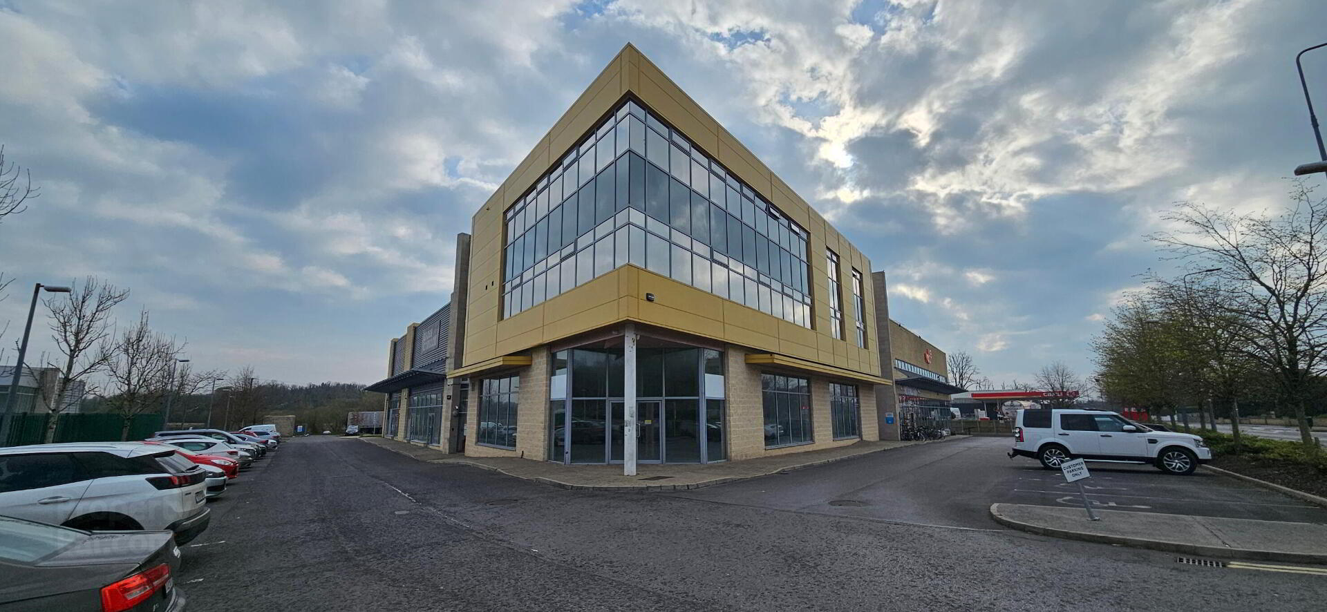 Unit 4, Shannonside Retail Park 1 of 17