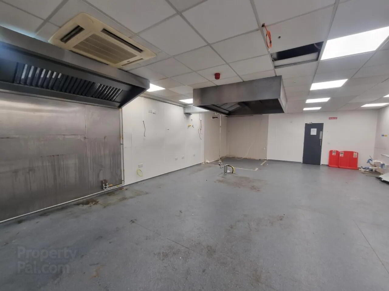 Commercial Retail Unit, 18 Davis Street 5 of 7