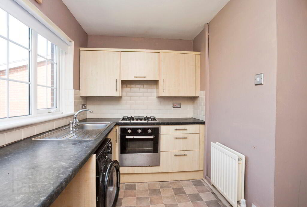 5b Windrush Avenue 5 of 10