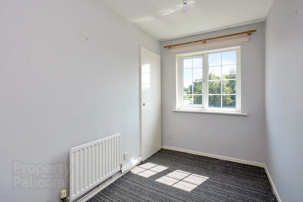 5b Windrush Avenue 7 of 10