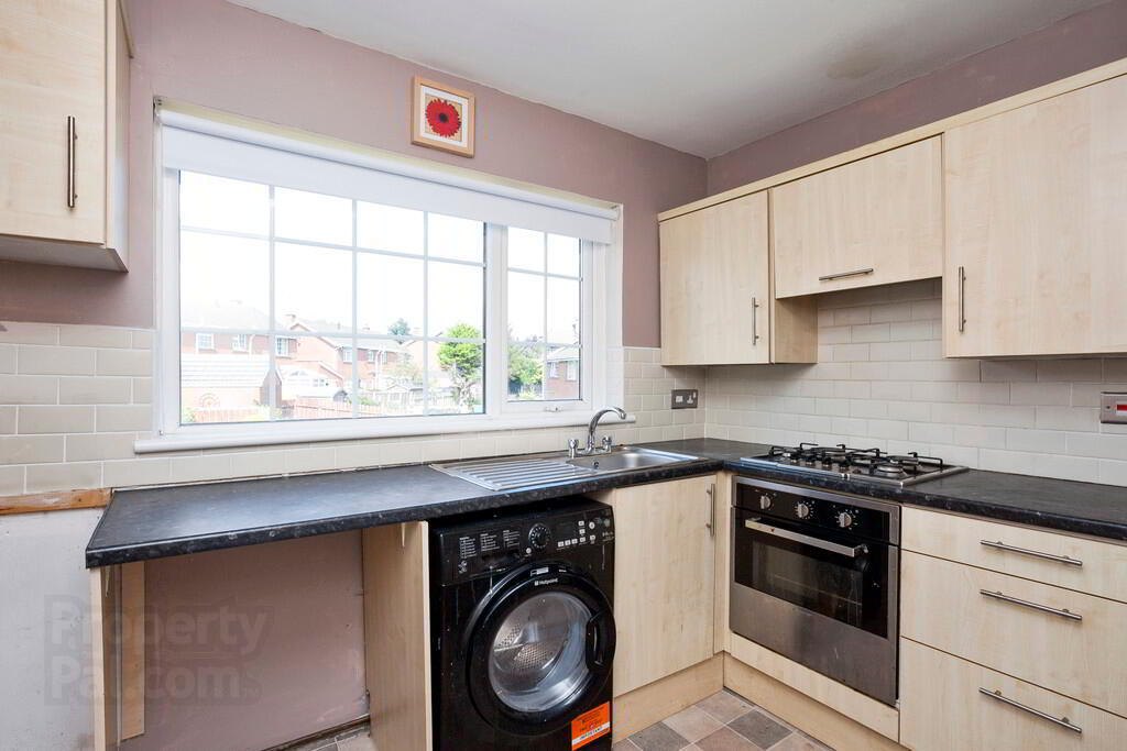 5b Windrush Avenue 4 of 10