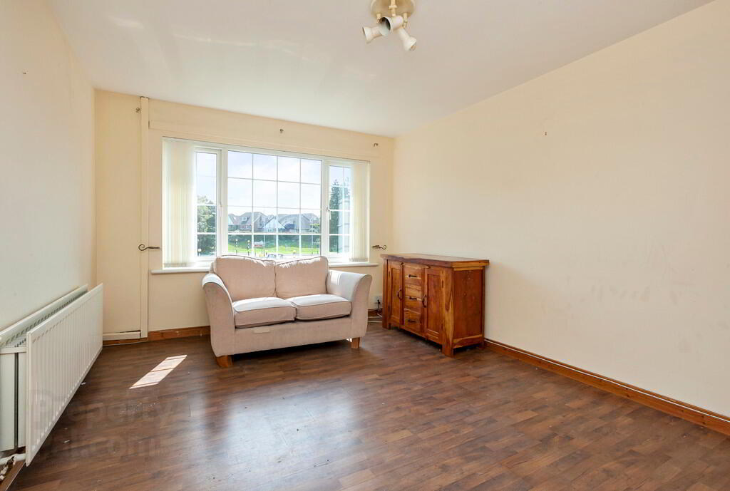 5b Windrush Avenue 3 of 10