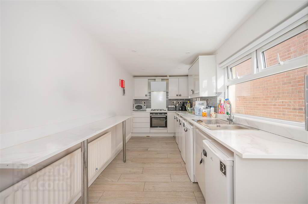 14 Tates Avenue 4 of 13
