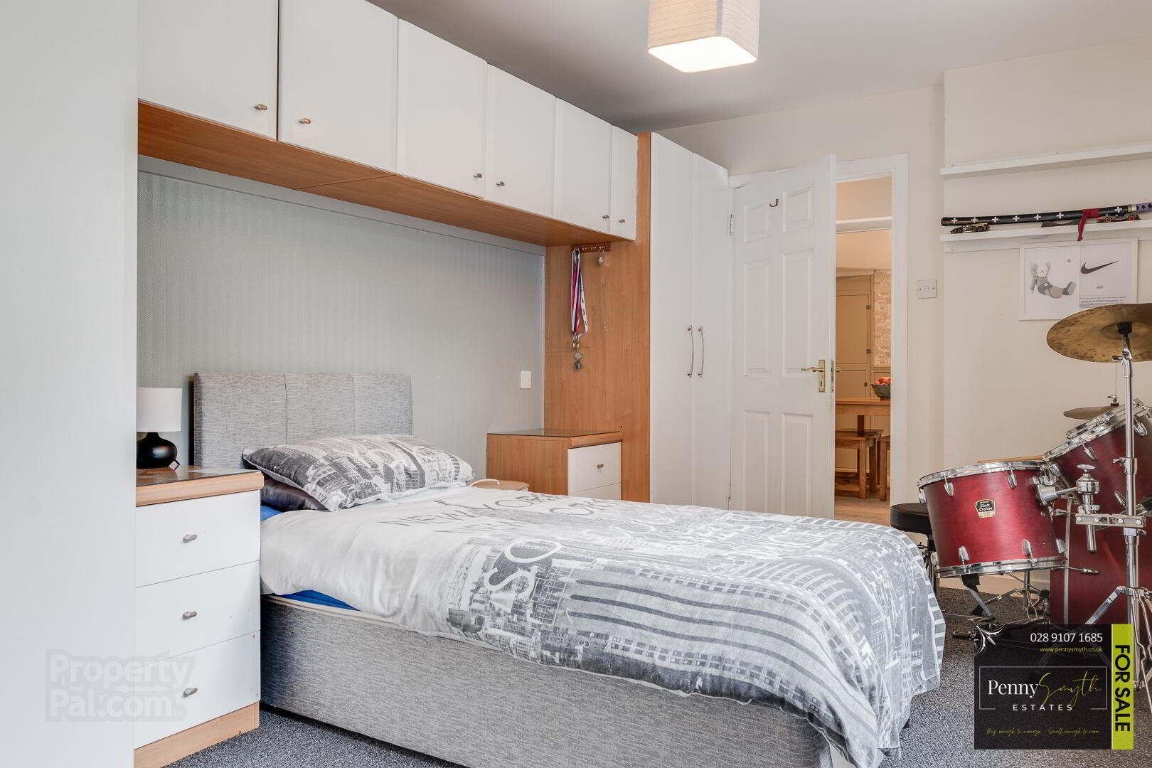 6 Springwell Gardens 16 of 31