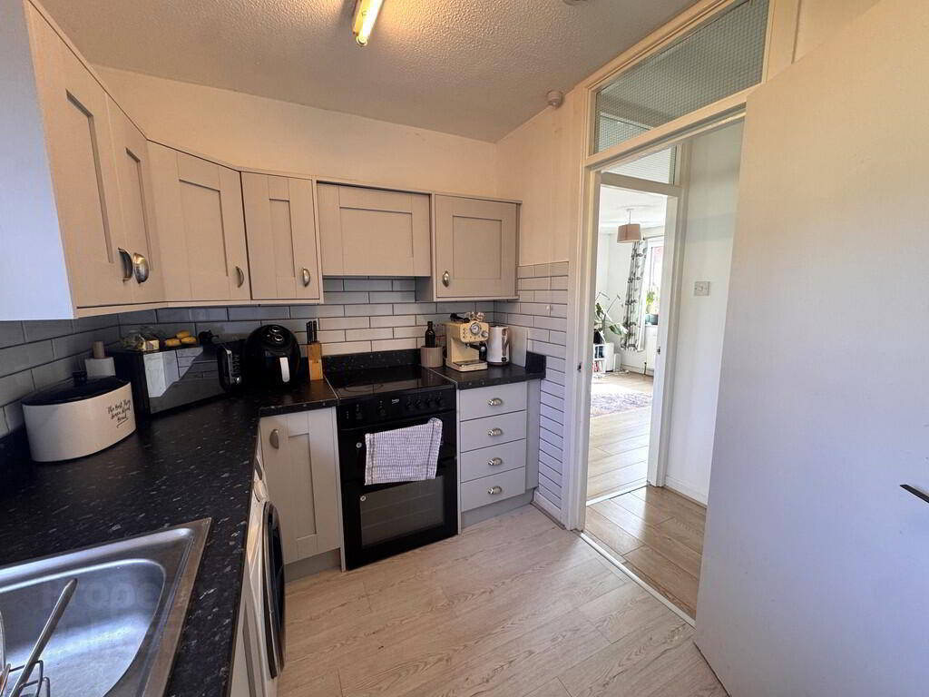 Apt 7 Ascot House, Windsor Avenue North 6 of 10