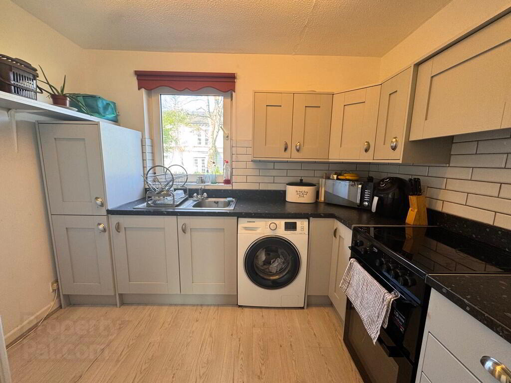 Apt 7 Ascot House, Windsor Avenue North 5 of 10