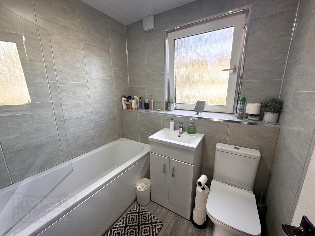 Apt 7 Ascot House, Windsor Avenue North 9 of 10