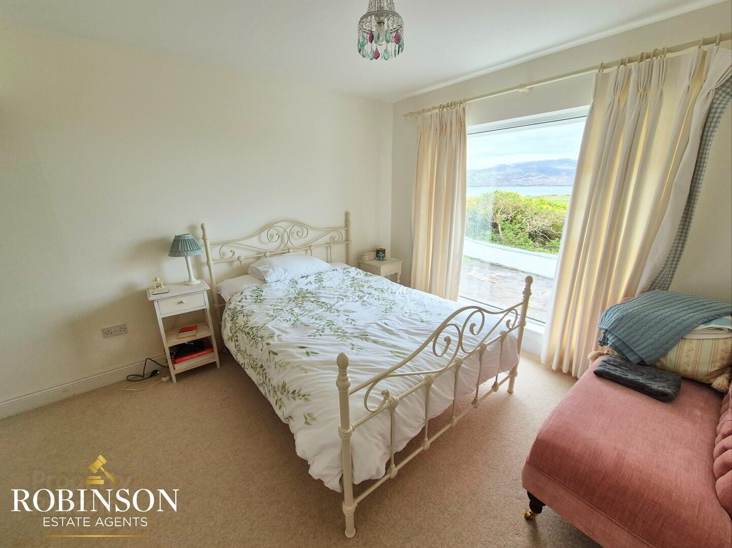 4 Bedroom House, Sandhill 8 of 14