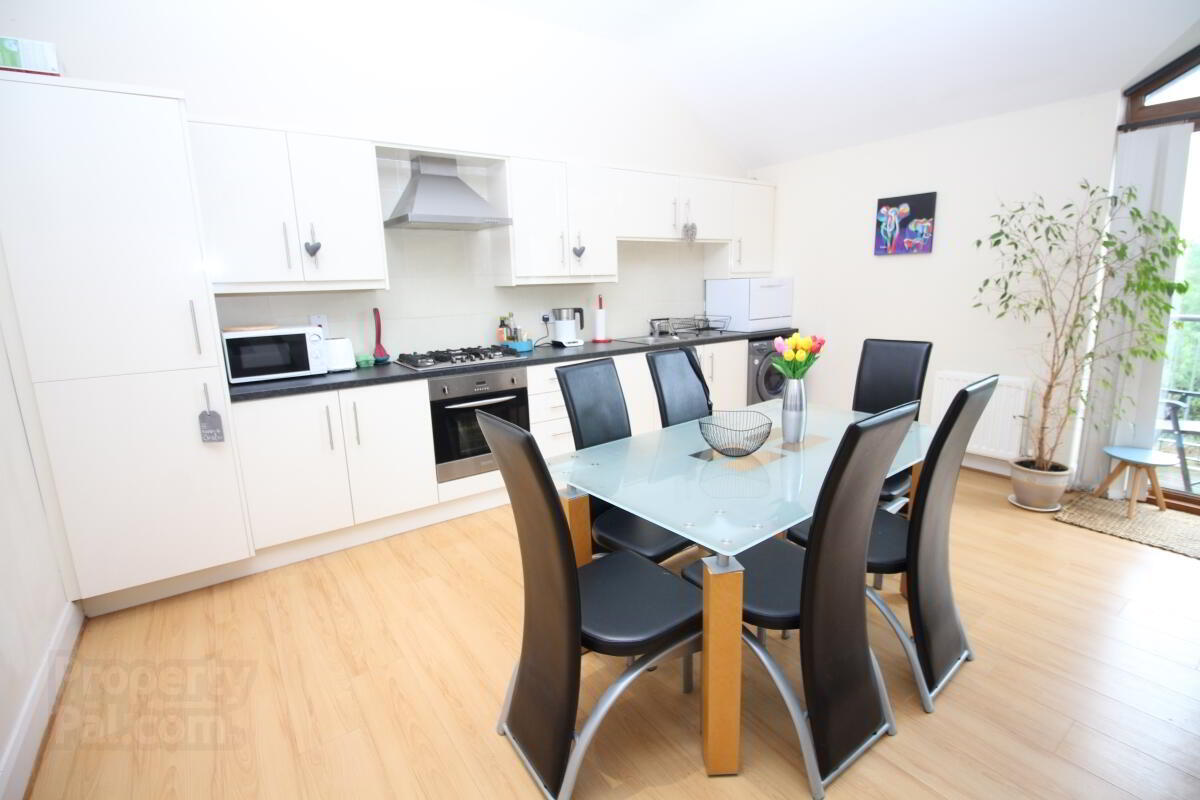 Apartment 5 193 Victoria Road 3 of 8