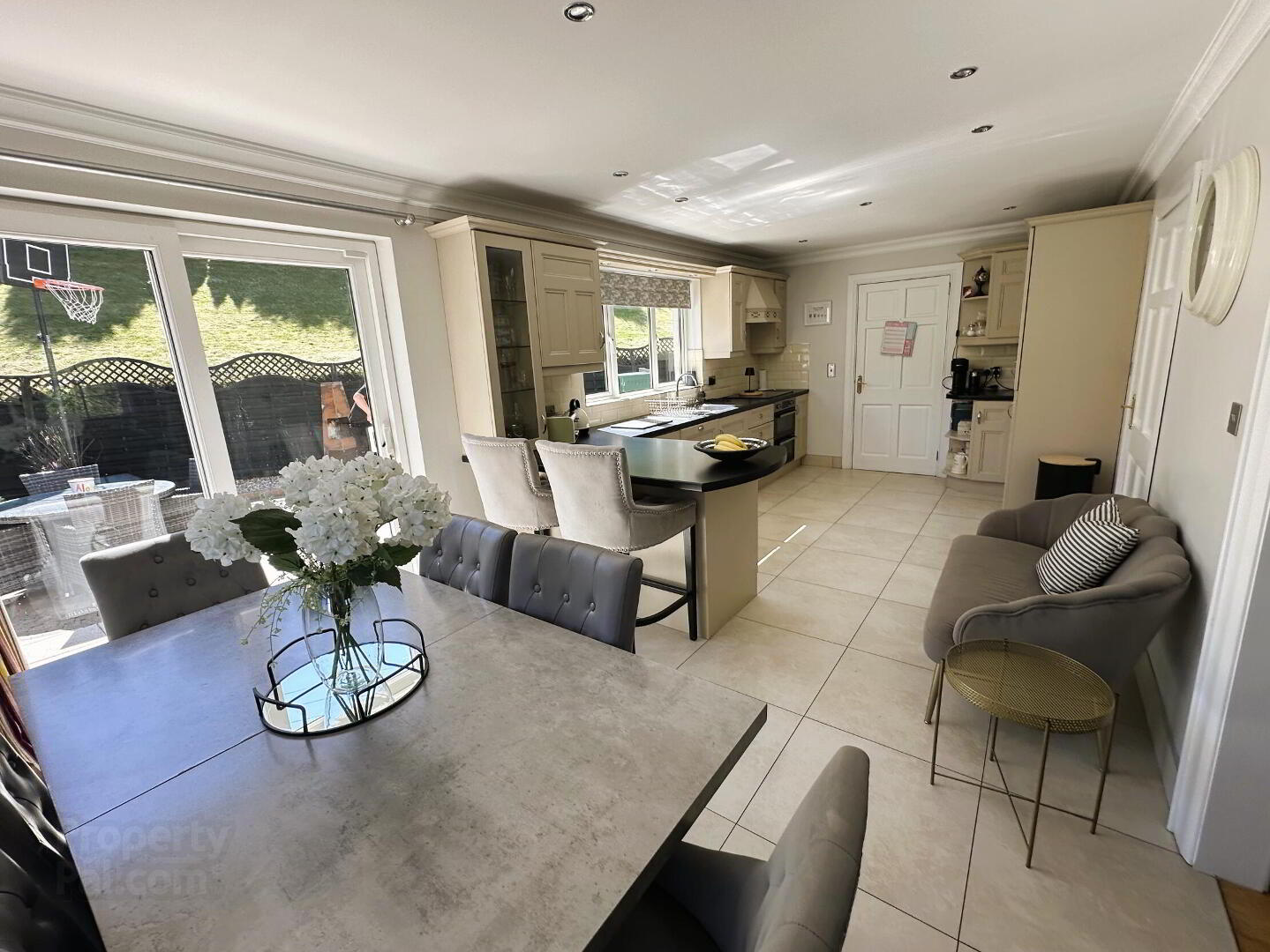 3 Lisnaweelan Court 8 of 36