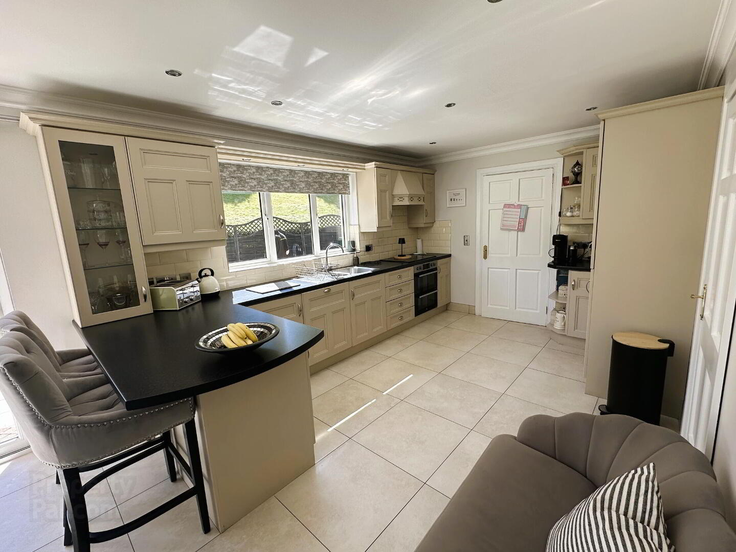 3 Lisnaweelan Court 11 of 36