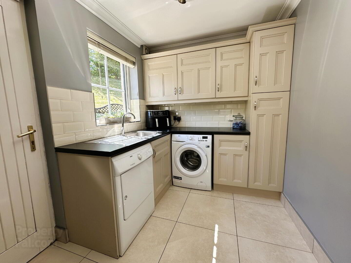 3 Lisnaweelan Court 13 of 36