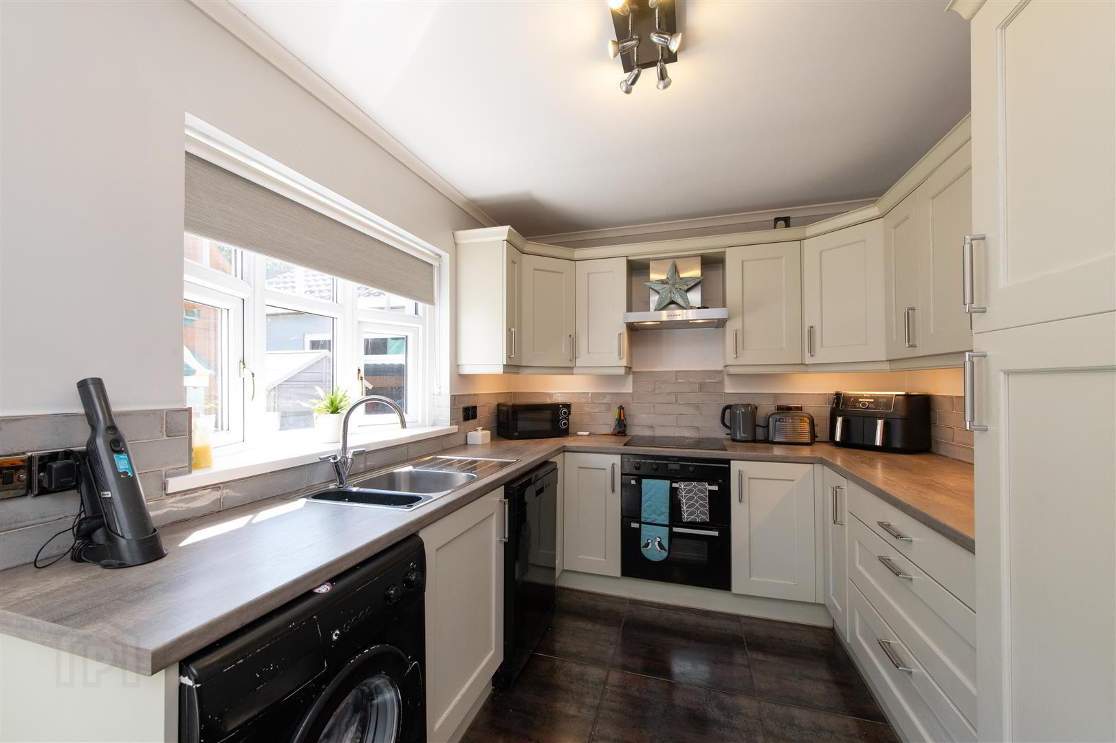 25 Lynn Avenue 7 of 23
