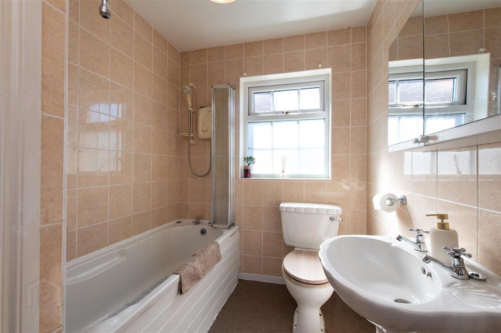 25 Lynn Avenue 13 of 23