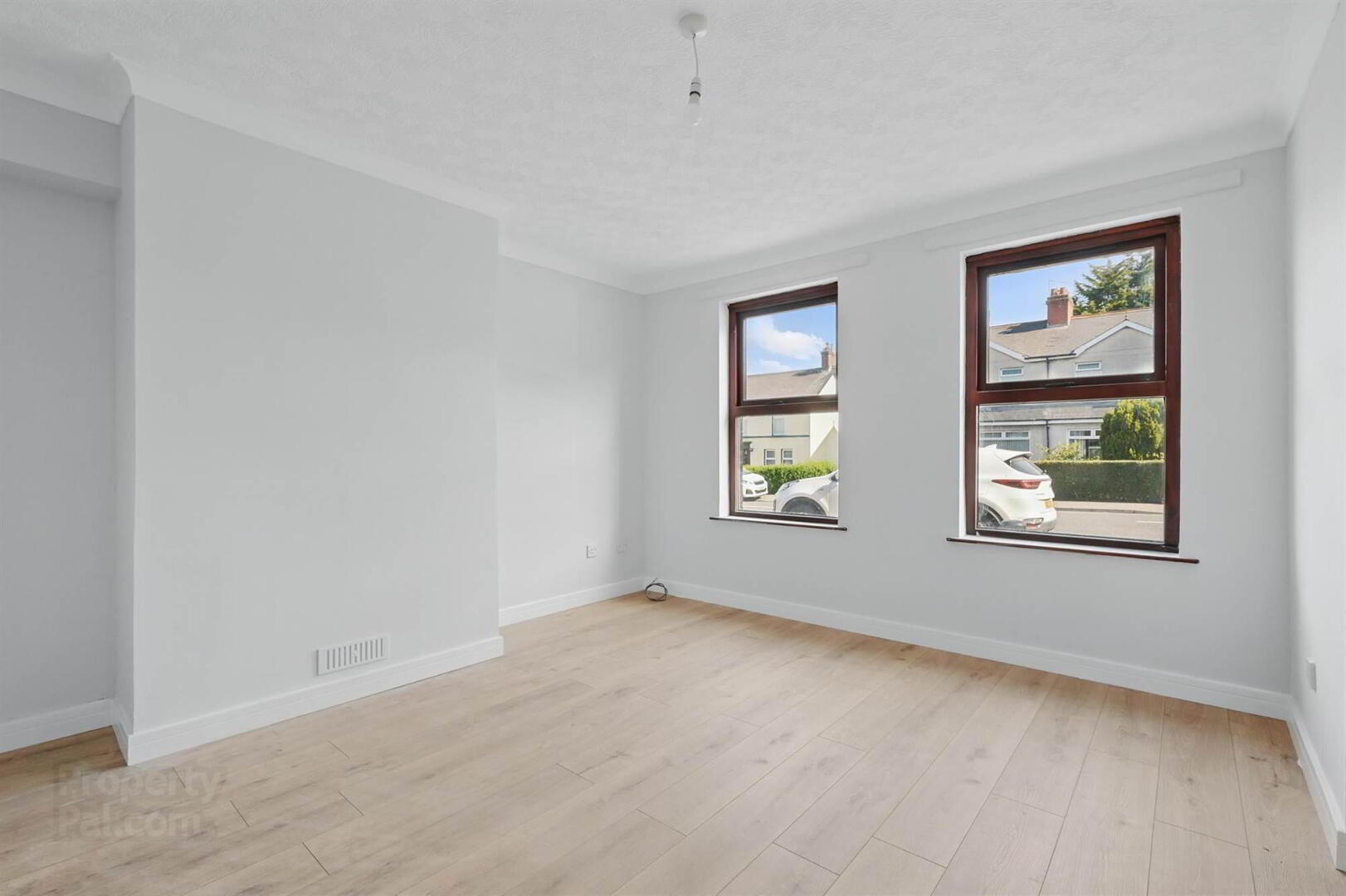 30 Hillhall Road 3 of 16