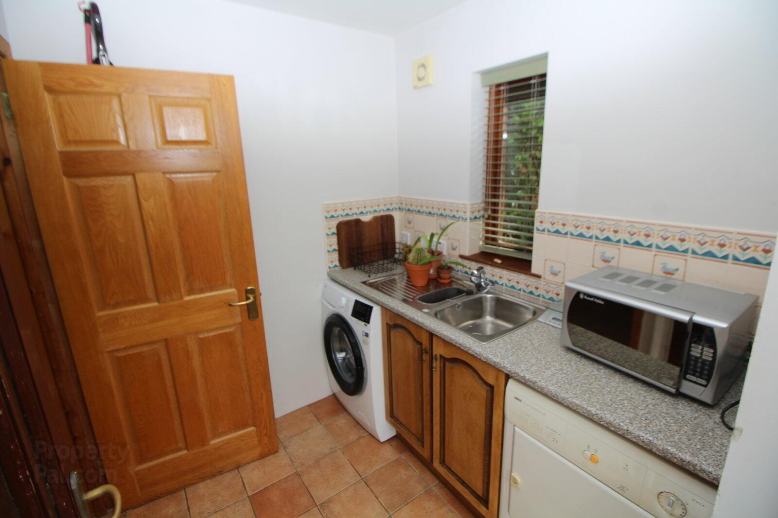 14 Downshire Gardens 8 of 21