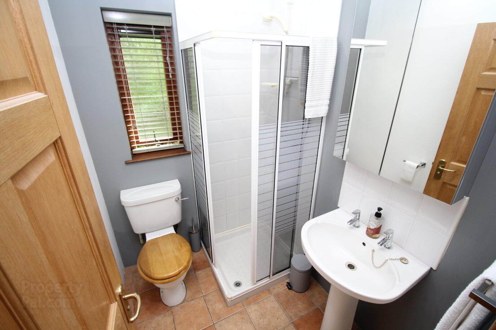 14 Downshire Gardens 9 of 21